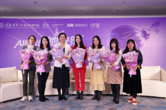 <b>最终做出决定并承担成果的</b>